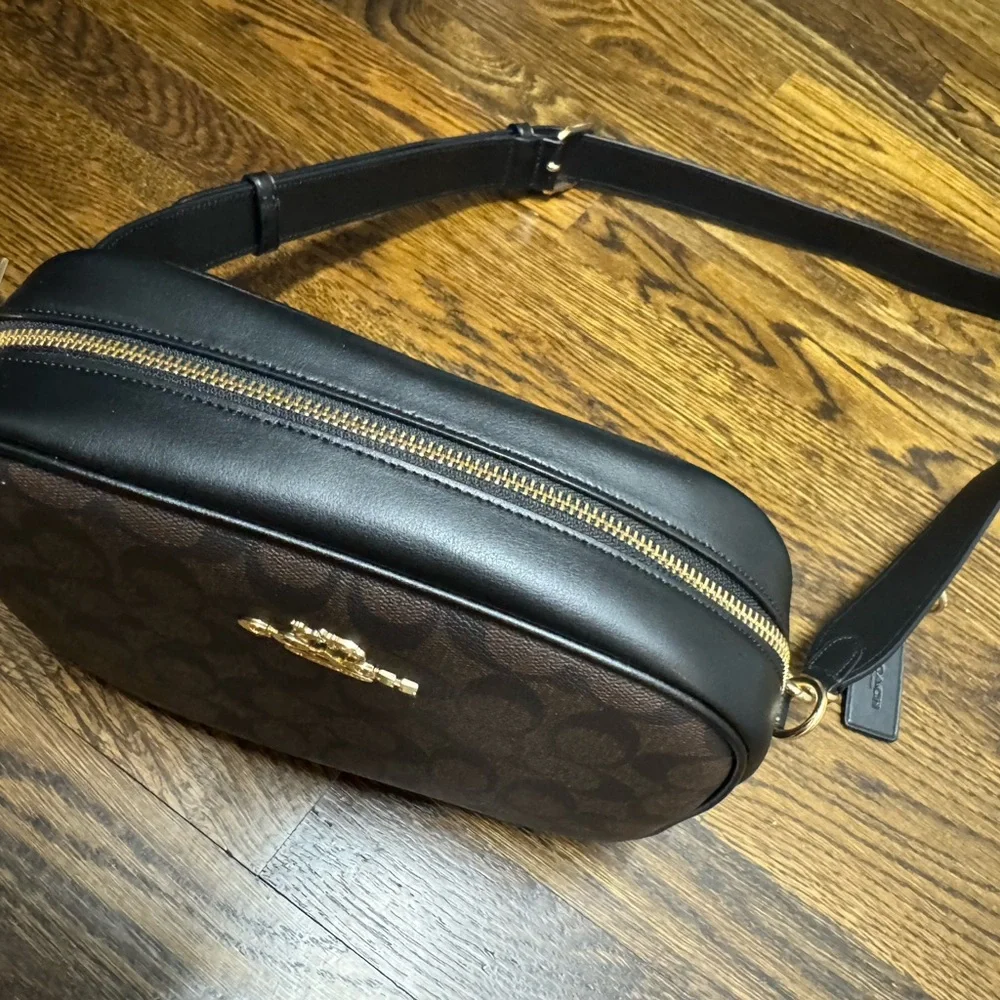 Coach elegant crossbody